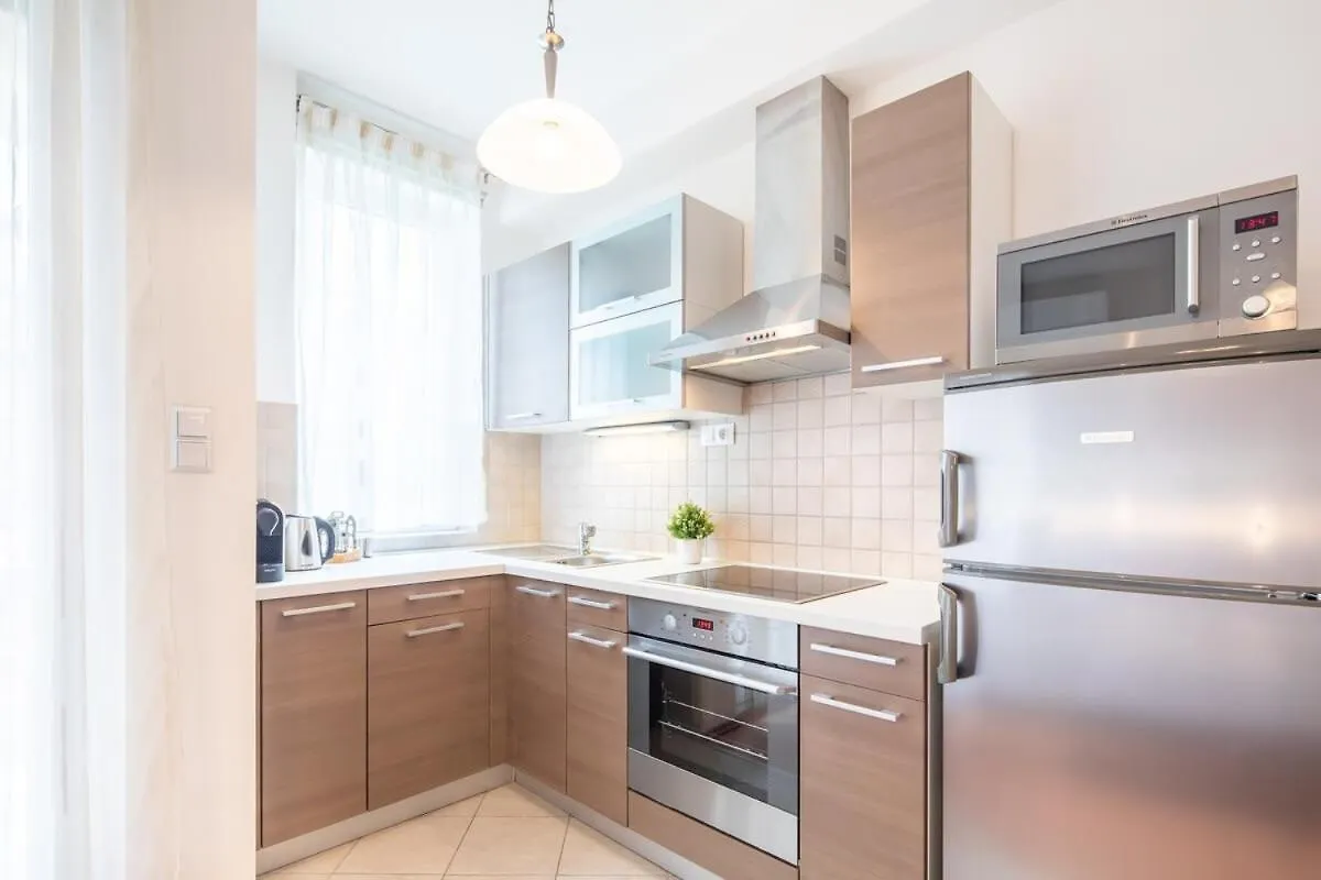 Apartment Central - Balcony - Modern Home Budapest
