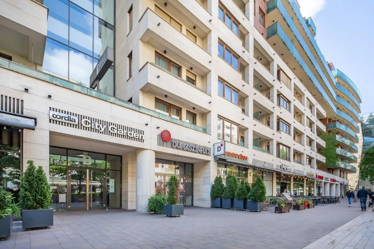 Apartment Central - Balcony - Modern Home Budapest