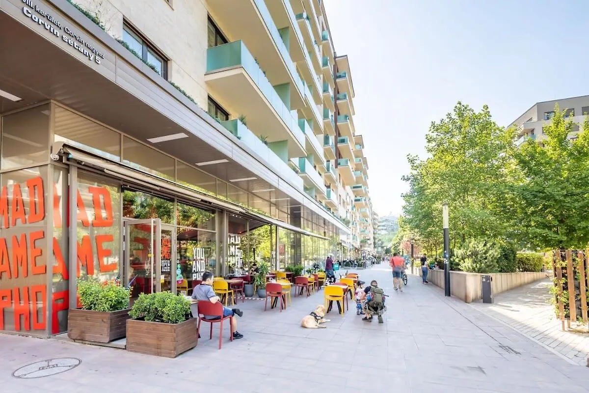 Apartment Central - Balcony - Modern Home Budapest